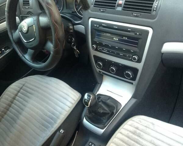 Красный Шкода Октавия, объемом двигателя 1.8 л и пробегом 270 тыс. км за 6700 $, фото 12 на Automoto.ua