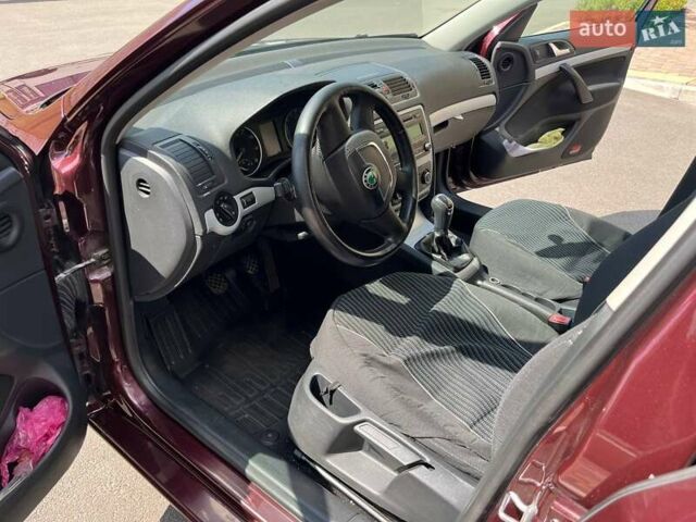 Красный Шкода Октавия, объемом двигателя 1.6 л и пробегом 237 тыс. км за 8500 $, фото 8 на Automoto.ua