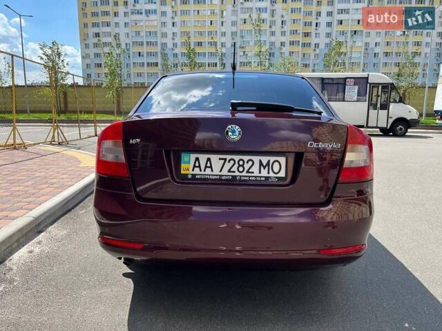 Красный Шкода Октавия, объемом двигателя 1.6 л и пробегом 237 тыс. км за 8500 $, фото 3 на Automoto.ua
