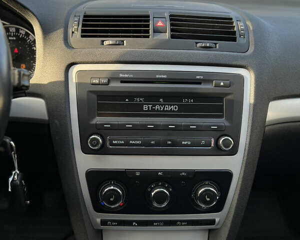 Червоний Шкода Октавія, об'ємом двигуна 1.6 л та пробігом 229 тис. км за 8200 $, фото 12 на Automoto.ua