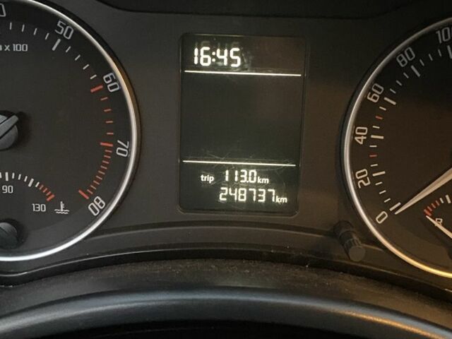 Красный Шкода Октавия, объемом двигателя 1.8 л и пробегом 248 тыс. км за 8200 $, фото 3 на Automoto.ua