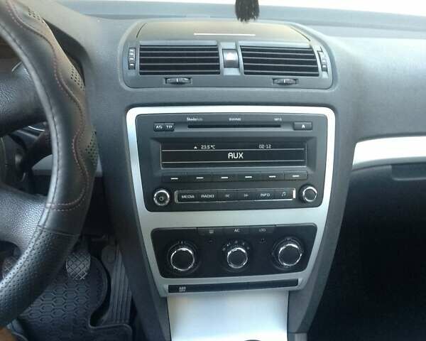 Красный Шкода Октавия, объемом двигателя 1.8 л и пробегом 270 тыс. км за 6700 $, фото 4 на Automoto.ua