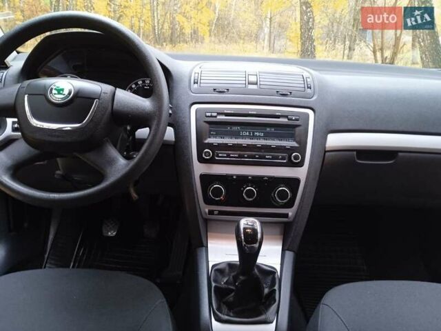 Красный Шкода Октавия, объемом двигателя 1.6 л и пробегом 156 тыс. км за 9500 $, фото 50 на Automoto.ua