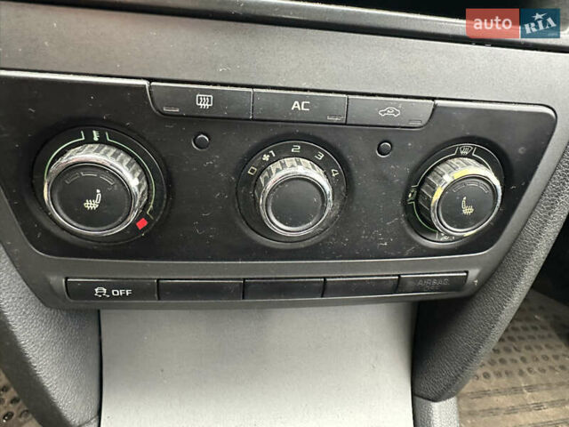 Красный Шкода Октавия, объемом двигателя 1.2 л и пробегом 360 тыс. км за 5499 $, фото 16 на Automoto.ua