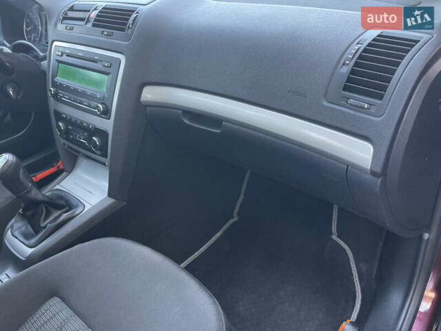 Червоний Шкода Октавія, об'ємом двигуна 1.4 л та пробігом 223 тис. км за 8300 $, фото 28 на Automoto.ua