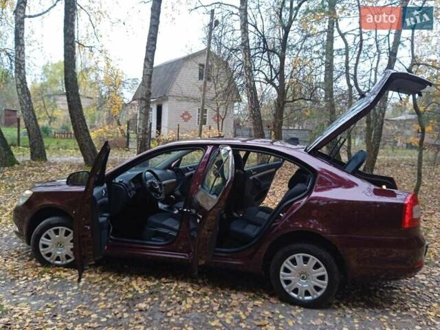 Красный Шкода Октавия, объемом двигателя 1.6 л и пробегом 156 тыс. км за 9500 $, фото 13 на Automoto.ua