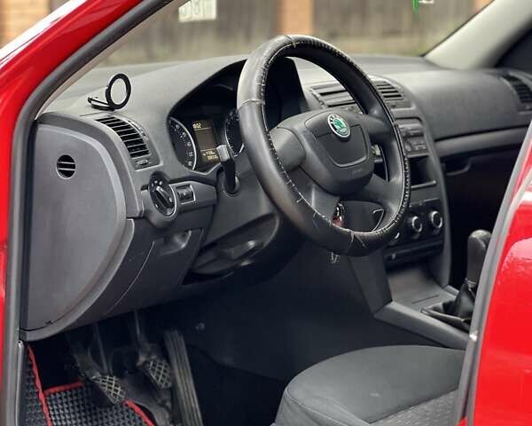 Красный Шкода Октавия, объемом двигателя 1.6 л и пробегом 309 тыс. км за 6900 $, фото 2 на Automoto.ua