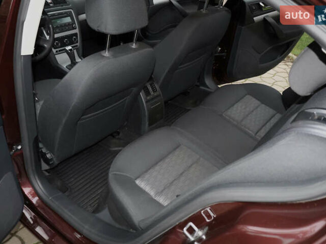 Красный Шкода Октавия, объемом двигателя 1.8 л и пробегом 40 тыс. км за 9600 $, фото 18 на Automoto.ua