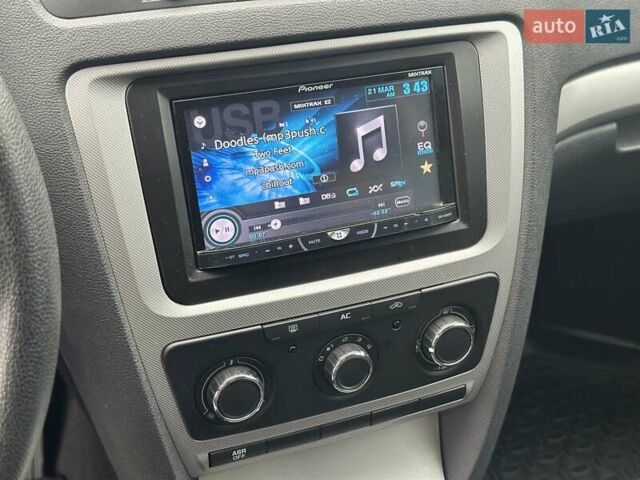 Красный Шкода Октавия, объемом двигателя 1.8 л и пробегом 168 тыс. км за 7490 $, фото 20 на Automoto.ua