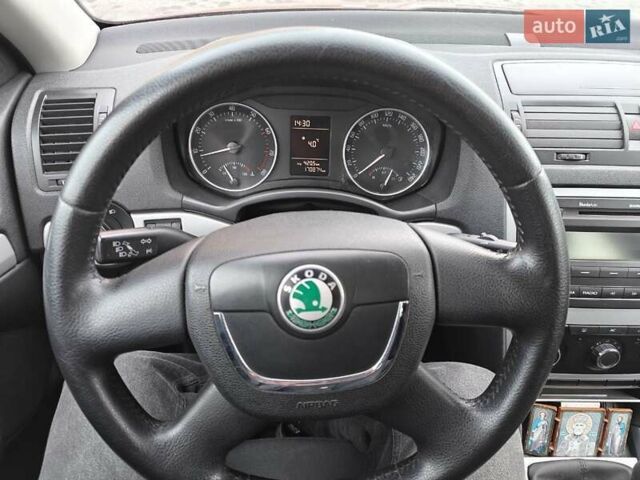 Красный Шкода Октавия, объемом двигателя 1.8 л и пробегом 170 тыс. км за 8000 $, фото 10 на Automoto.ua