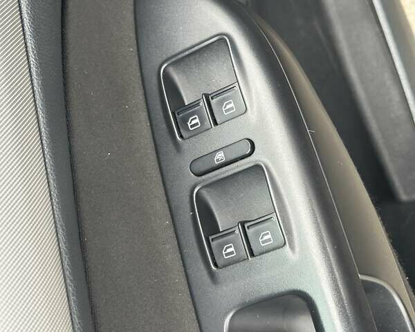 Красный Шкода Октавия, объемом двигателя 1.8 л и пробегом 168 тыс. км за 7490 $, фото 15 на Automoto.ua