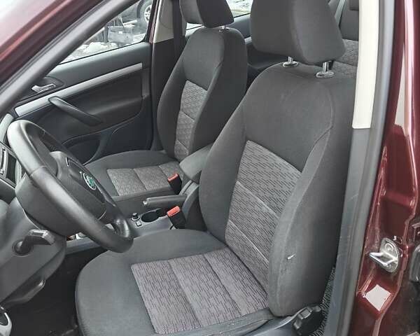 Красный Шкода Октавия, объемом двигателя 1.8 л и пробегом 170 тыс. км за 8000 $, фото 6 на Automoto.ua