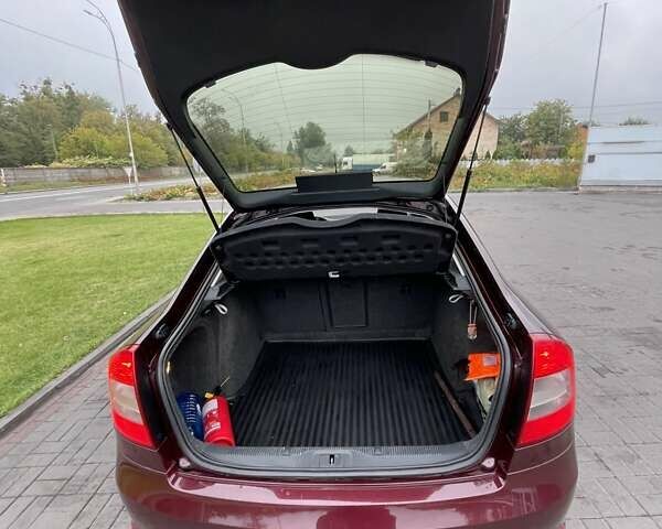 Красный Шкода Октавия, объемом двигателя 1.8 л и пробегом 167 тыс. км за 8200 $, фото 5 на Automoto.ua