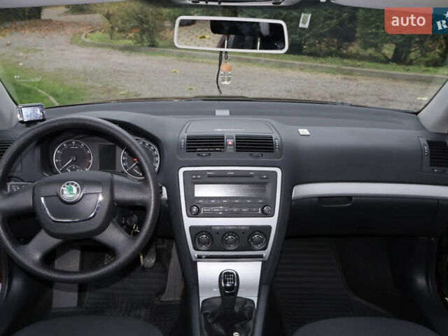 Красный Шкода Октавия, объемом двигателя 1.8 л и пробегом 40 тыс. км за 9600 $, фото 15 на Automoto.ua