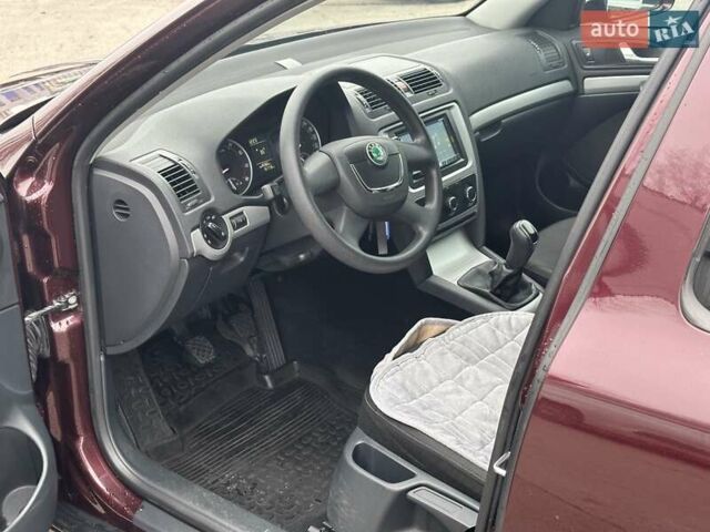 Красный Шкода Октавия, объемом двигателя 1.8 л и пробегом 168 тыс. км за 7490 $, фото 12 на Automoto.ua