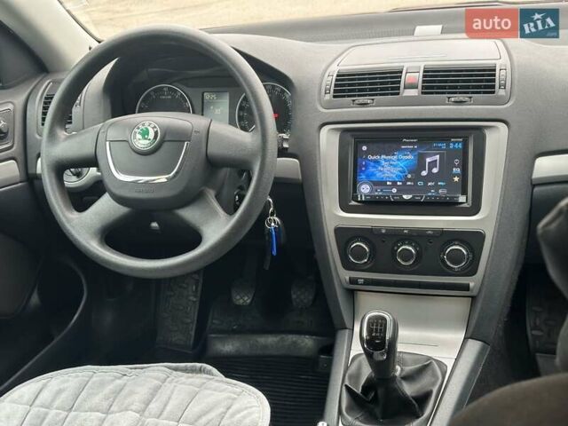 Красный Шкода Октавия, объемом двигателя 1.8 л и пробегом 168 тыс. км за 7490 $, фото 27 на Automoto.ua