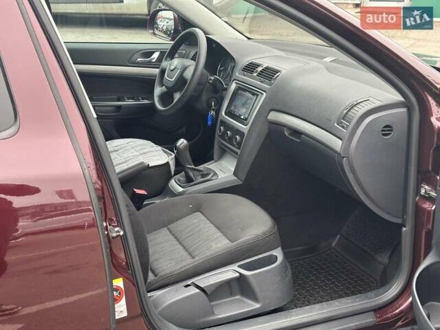 Красный Шкода Октавия, объемом двигателя 1.8 л и пробегом 168 тыс. км за 7490 $, фото 22 на Automoto.ua