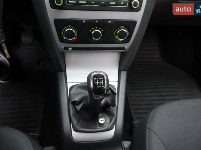 Красный Шкода Октавия, объемом двигателя 1.8 л и пробегом 40 тыс. км за 9600 $, фото 21 на Automoto.ua