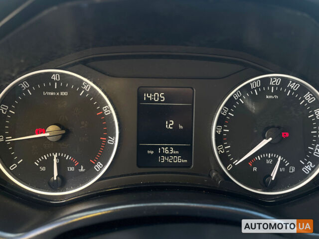 Червоний Шкода Октавія, об'ємом двигуна 1.6 л та пробігом 133 тис. км за 8600 $, фото 11 на Automoto.ua