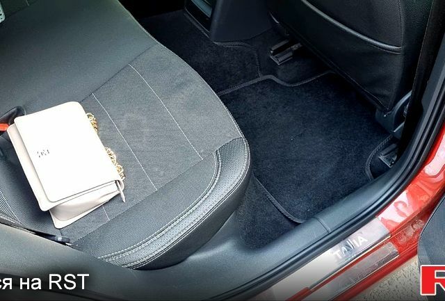 Червоний Шкода Октавія, об'ємом двигуна 1.4 л та пробігом 143 тис. км за 11000 $, фото 5 на Automoto.ua
