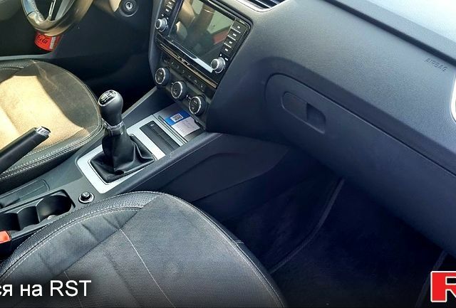 Червоний Шкода Октавія, об'ємом двигуна 1.4 л та пробігом 143 тис. км за 11000 $, фото 2 на Automoto.ua