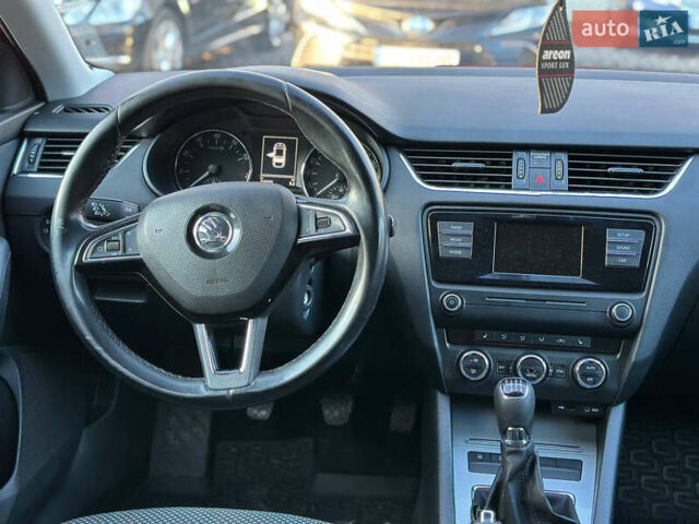 Красный Шкода Октавия, объемом двигателя 1.4 л и пробегом 213 тыс. км за 6800 $, фото 4 на Automoto.ua