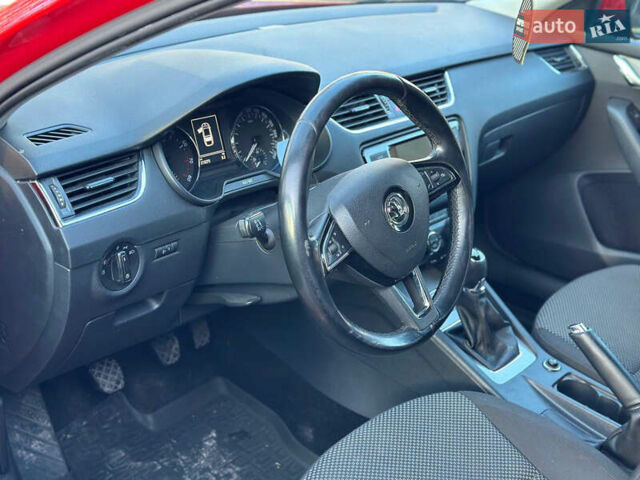 Красный Шкода Октавия, объемом двигателя 1.4 л и пробегом 213 тыс. км за 6800 $, фото 7 на Automoto.ua