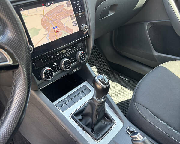 Красный Шкода Октавия, объемом двигателя 1.4 л и пробегом 183 тыс. км за 11700 $, фото 18 на Automoto.ua