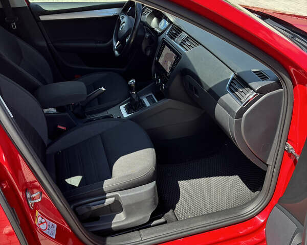 Красный Шкода Октавия, объемом двигателя 1.4 л и пробегом 183 тыс. км за 11700 $, фото 15 на Automoto.ua