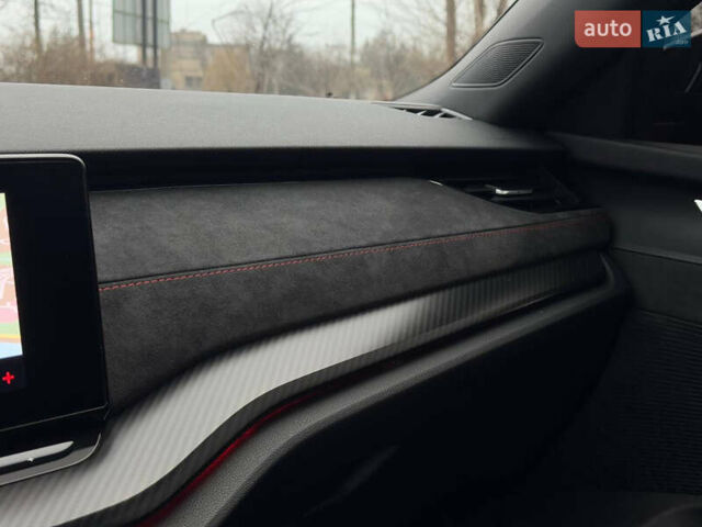 Красный Шкода Октавия, объемом двигателя 1.97 л и пробегом 140 тыс. км за 29999 $, фото 8 на Automoto.ua