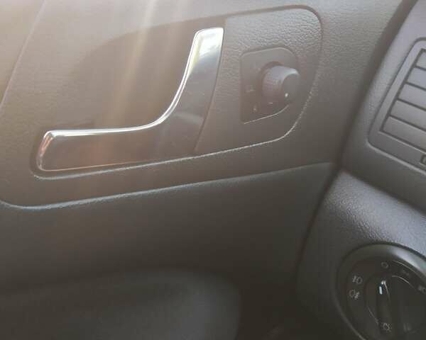 Шкода Октавія, об'ємом двигуна 2 л та пробігом 205 тис. км за 5600 $, фото 13 на Automoto.ua