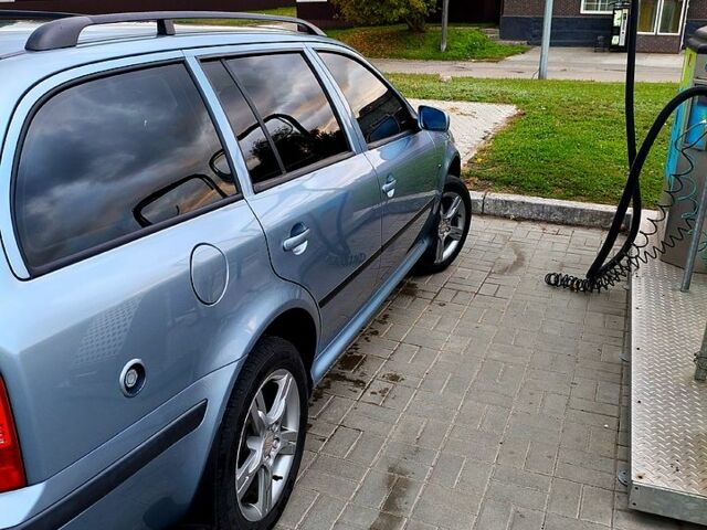 Шкода Октавия, объемом двигателя 2 л и пробегом 228 тыс. км за 5600 $, фото 1 на Automoto.ua