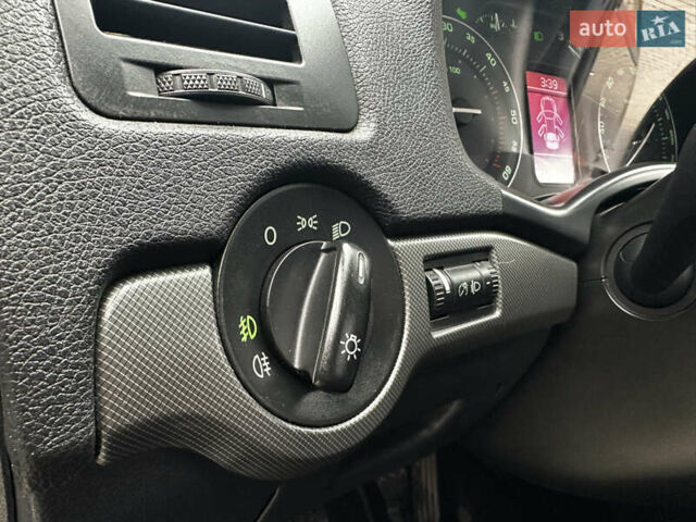 Шкода Октавія, об'ємом двигуна 2 л та пробігом 335 тис. км за 5999 $, фото 16 на Automoto.ua