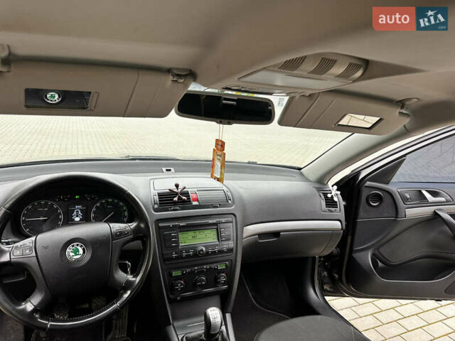 Шкода Октавія, об'ємом двигуна 2 л та пробігом 335 тис. км за 5999 $, фото 26 на Automoto.ua