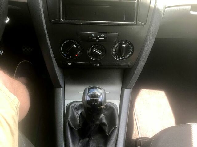 Шкода Октавия, объемом двигателя 1.6 л и пробегом 201 тыс. км за 6800 $, фото 7 на Automoto.ua