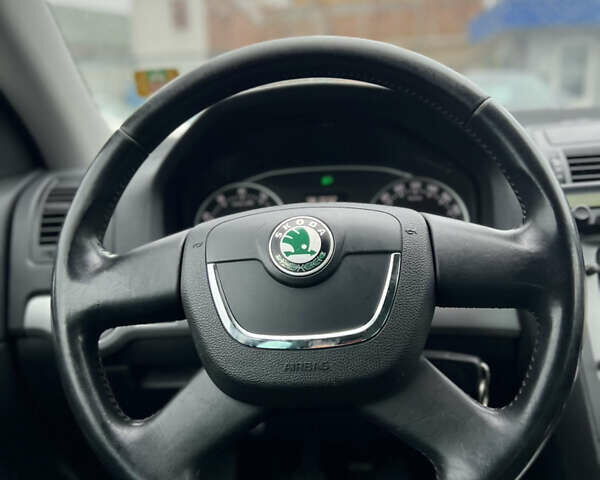 Шкода Октавия 2009 в Староконстантинов на Automoto.ua Шкода Октавия, объемом двигателя 1.8 л и пробегом 235 тыс. км за 7500 $, фото 12 на Automoto.ua