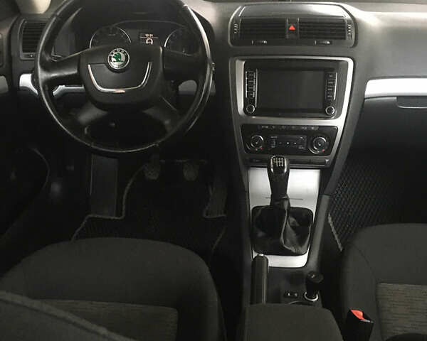 Шкода Октавия, объемом двигателя 2 л и пробегом 323 тыс. км за 8600 $, фото 2 на Automoto.ua