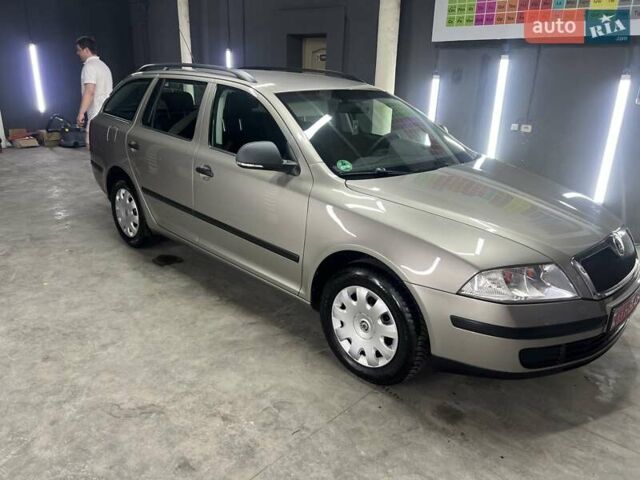 Шкода Октавия, объемом двигателя 1.6 л и пробегом 232 тыс. км за 8800 $, фото 1 на Automoto.ua