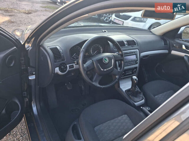 Шкода Октавия, объемом двигателя 1.6 л и пробегом 200 тыс. км за 9999 $, фото 4 на Automoto.ua