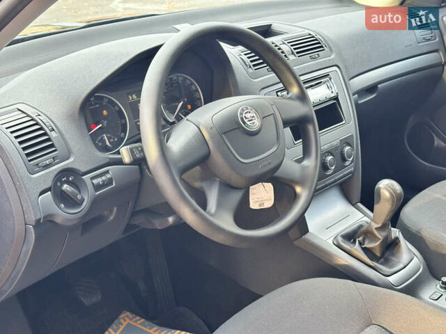 Шкода Октавія, об'ємом двигуна 1.6 л та пробігом 218 тис. км за 7999 $, фото 40 на Automoto.ua