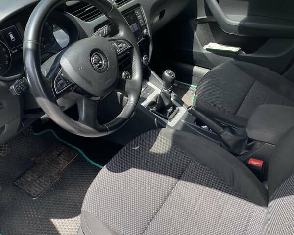 Шкода Октавия, объемом двигателя 1.6 л и пробегом 220 тыс. км за 9800 $, фото 5 на Automoto.ua