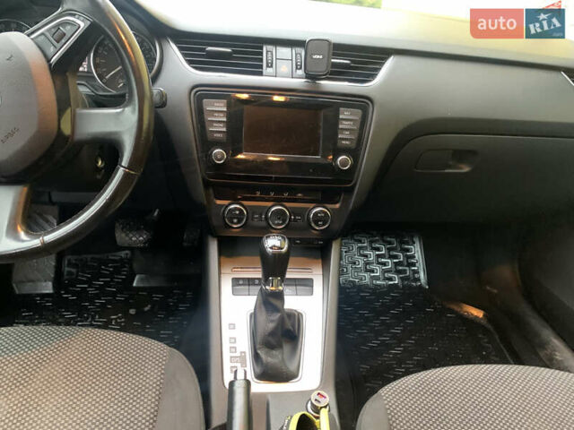 Шкода Октавія, об'ємом двигуна 2 л та пробігом 266 тис. км за 10800 $, фото 13 на Automoto.ua