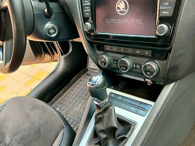 Шкода Октавия, объемом двигателя 1.6 л и пробегом 201 тыс. км за 11700 $, фото 6 на Automoto.ua