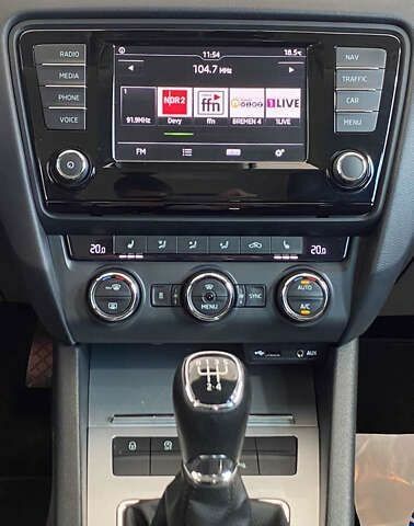 Шкода Октавия, объемом двигателя 1.6 л и пробегом 229 тыс. км за 12850 $, фото 17 на Automoto.ua
