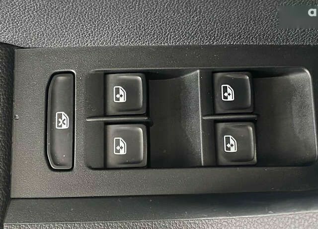 Шкода Октавія, об'ємом двигуна 2 л та пробігом 217 тис. км за 12950 $, фото 6 на Automoto.ua