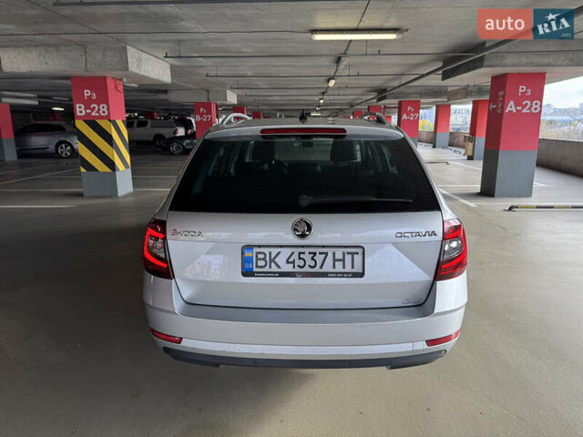 Шкода Октавия, объемом двигателя 1.6 л и пробегом 235 тыс. км за 15000 $, фото 6 на Automoto.ua