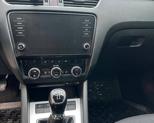 Шкода Октавія, об'ємом двигуна 1.6 л та пробігом 241 тис. км за 12900 $, фото 17 на Automoto.ua