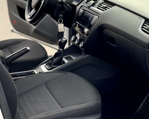 Шкода Октавия, объемом двигателя 1.6 л и пробегом 280 тыс. км за 11499 $, фото 1 на Automoto.ua