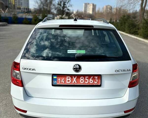 Шкода Октавия, объемом двигателя 1.6 л и пробегом 202 тыс. км за 14399 $, фото 1 на Automoto.ua