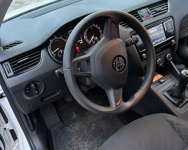 Шкода Октавия, объемом двигателя 1.6 л и пробегом 118 тыс. км за 16300 $, фото 5 на Automoto.ua